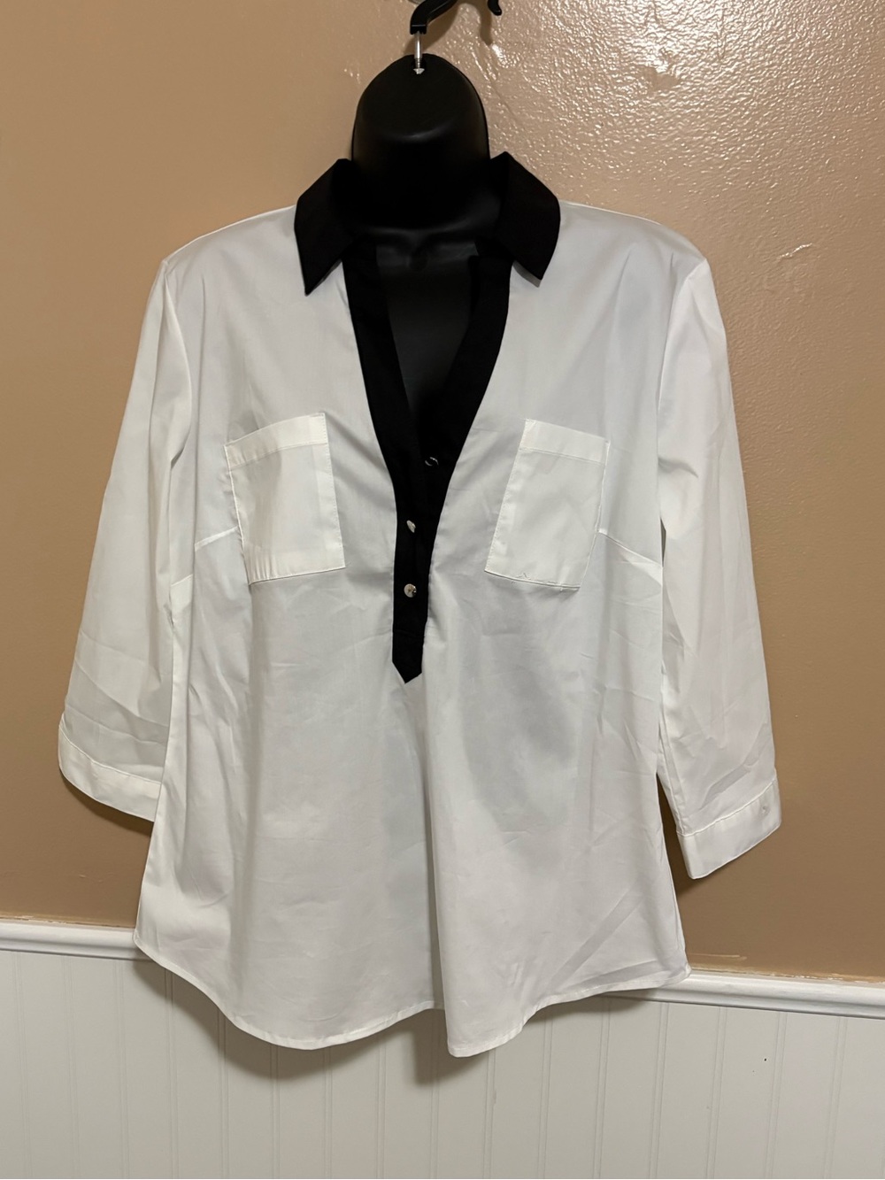 New York & Company Large White with black Detail New With Tags